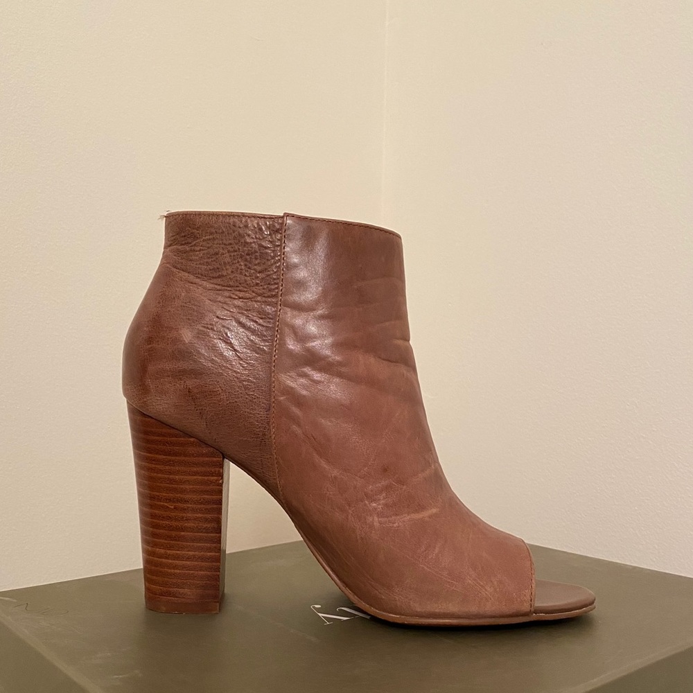 levity Alana cognac block heels